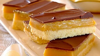 Recette Australienne des années 1970, Semble provenir de l'Écosse. Cette confection est devenue populaire en dehors de l'Australie et de la Grande-Bretagne, elle à été présentée dans un épisode de 2018 de America's Test Kitchen. 