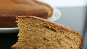 VOUS POUVEZ PARFUMER CE GÂTEAU AVEC L'ALCOOL QUE VOUS SOUHAITEZ. MOI 
LORRAINE J'Y METS DE L'EAU DE VIE À LA MIRABELLE. AUTRES EXEMPLES :
POIRE OU FRAMBOIDE OU KIRCH.