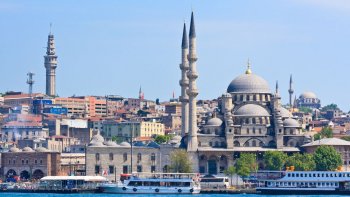 ENVOUTANTE, LA TURQUIE, AVEC SON HISTOIRE CONTRASTEE
L'EST TOUT AUTANT POUR SES PAYSAGES DEROUTANTS, CE
FUT POUR NOUS UNE BELLE DECOUVERTE ET UN BEAU SOUVENIR*