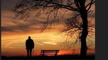 Une infirmière a trouvé ce poème (texte)renversant,dans la poche d'un vieillard décédé, dans une maison, de retraite d'Australie