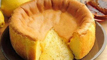 Le gâteau volcan ou gâteau concave ( Gâteau  à moité cuit en Chinois ). Lorsqu'il est coupé en tranches, la garniture s'ecoule donnand une apparence proche d'un Volcan.