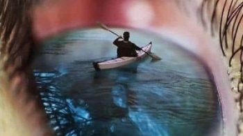 la beauté est dans l'oeil de celui qui voit...deux personnes qui se regardent dans les yeux, ne voient pas leurs yeux, mais leur regard. seuls les yeux,ne vieillissent jamais...l'âge passe, et ne touche pas le regard....Musique,de Hicham chahidi.
Images libres de droits.  texte d'oderay